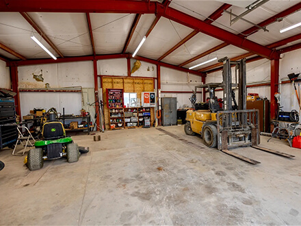 Crawford Estate Auction - Shop with equipment